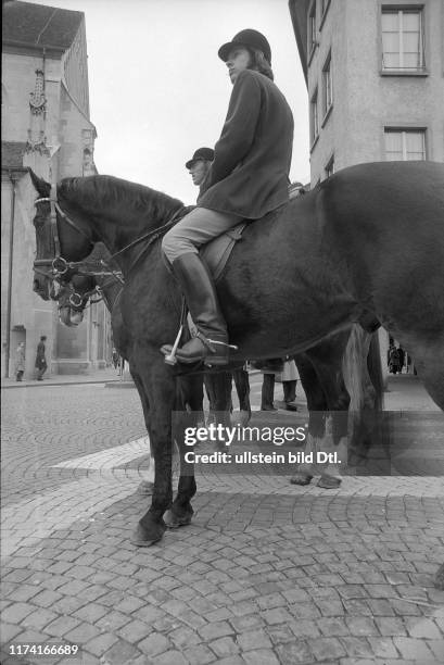 Car-free Sunday, Zurich 1973: cavalry group Zürichsee