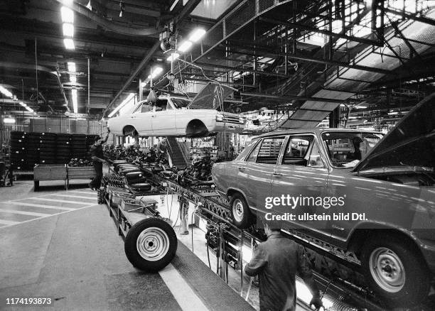 6,308 Vintage Assembly Line Stock Photos, High-Res Pictures, and Images ...