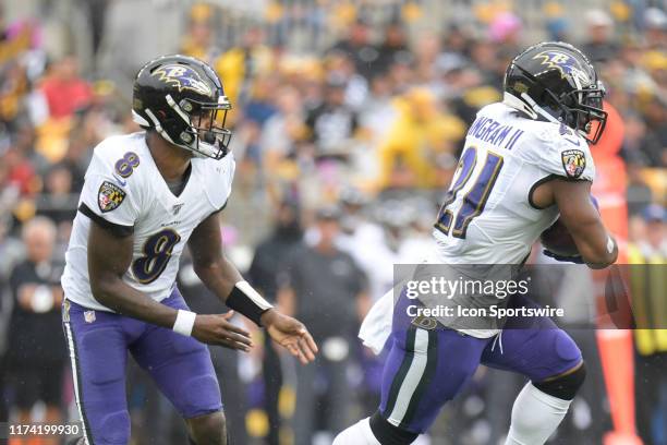 Baltimore Ravens quarterback Lamar Jackson hands the ball off to running back Mark Ingram during the game between the Pittsburgh Steelers and the...