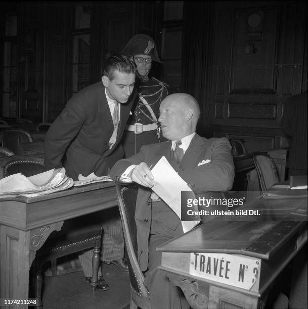 Trial against the american Swissair pilot Harold "Whitey" Dahl, accused of theft of gold ingot out of cargo hold; Geneva 1954