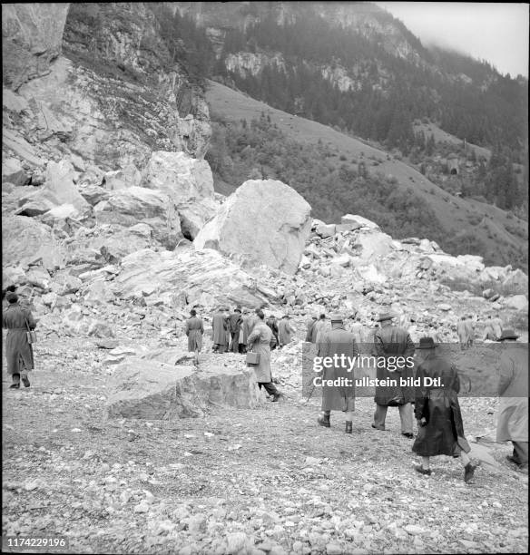 Press at guided tour to former ammunition dump Blausee-Mitholz 1949