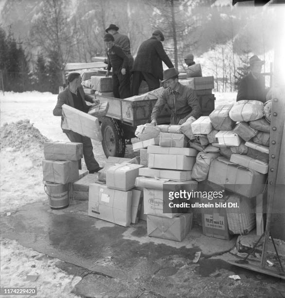 Christmas in the destroyed village Blausee-Mitholz 1947: Parcels