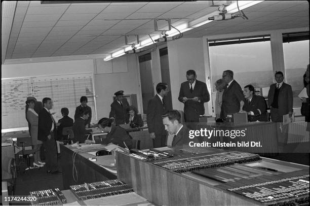 Pc 1968 175 Computer 1968 Stock Photos, High-Res Pictures, and Images - Getty ...