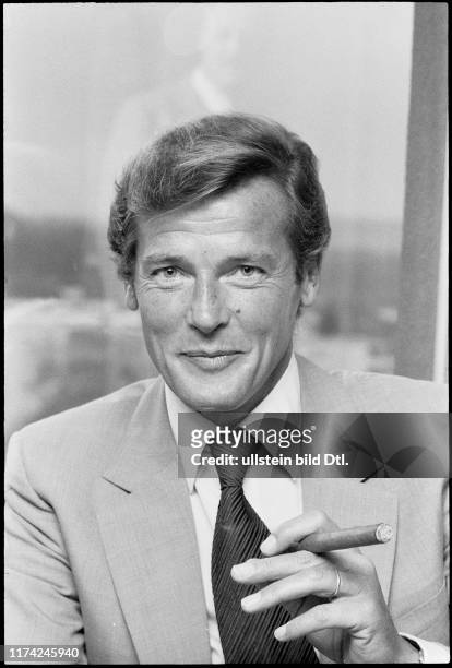 Roger Moore presents his first James Bond film, Zürich 1974