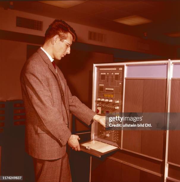 Computer For 1965 1965 Computer Fotografías e imágenes de stock - Getty Images