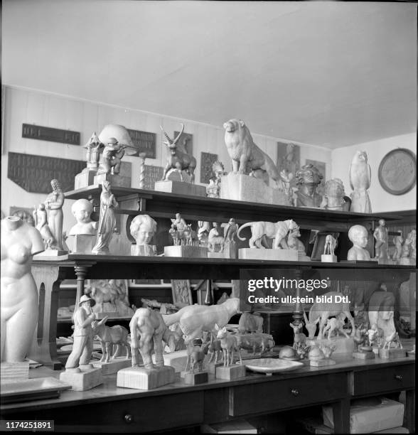 Wood carving; wooden sculptures; 1945