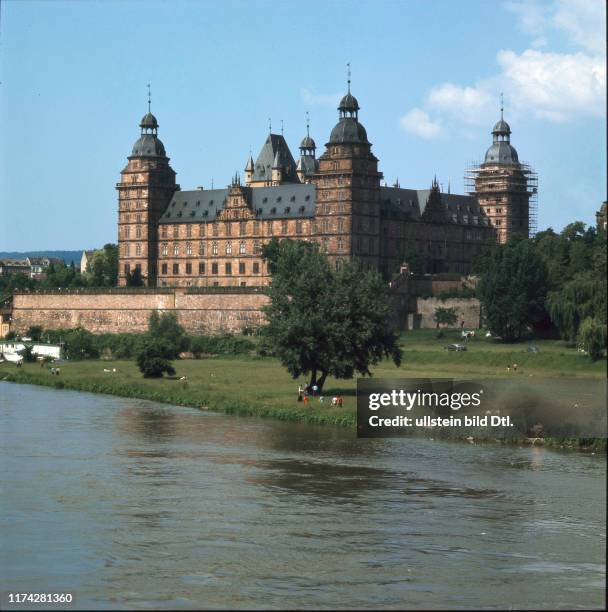 Schloss Johannisburg am Ufer des Mains, Aschaffenburg 1960