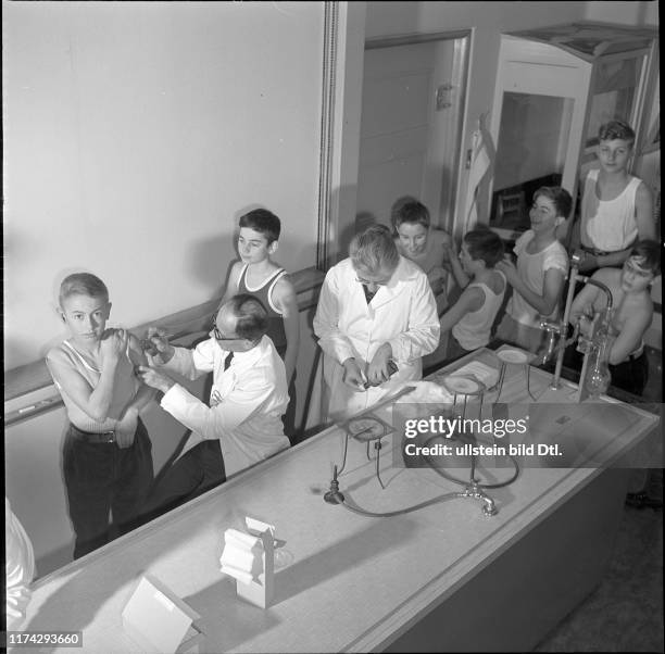Pocken-Impfaktion in einer Schule, Schaffhausen 1962