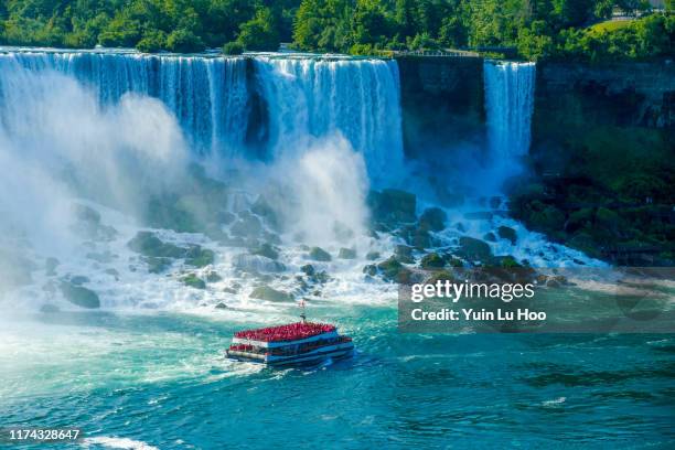 ホーンブロワークルーズとアメリカンフォールズ、ナイアガラフォールズ、オンタリオカナダ - niagara falls photos ストックフォトと画像