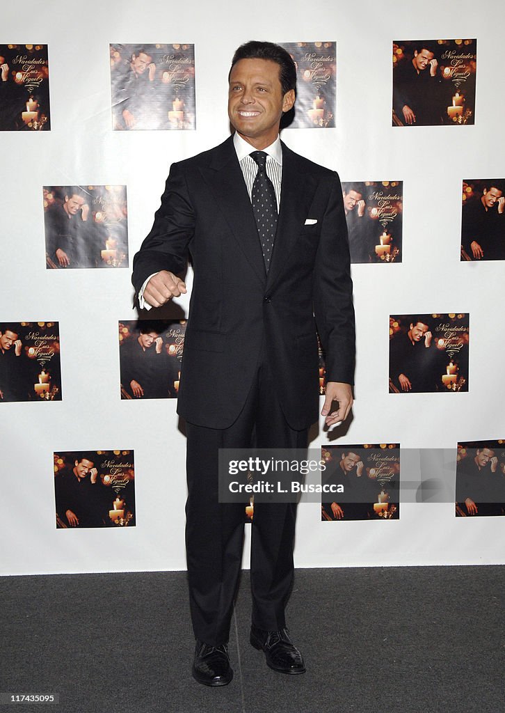 Luis Miguel Press Conference to Launch Release of First Ever Christmas Album "Navidades Luis Miguel" - November 13, 2006