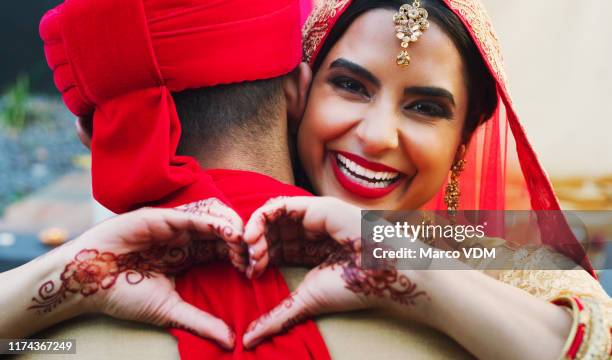 i gave him my heart for keeps - hindu wedding ceremony stock pictures, royalty-free photos & images