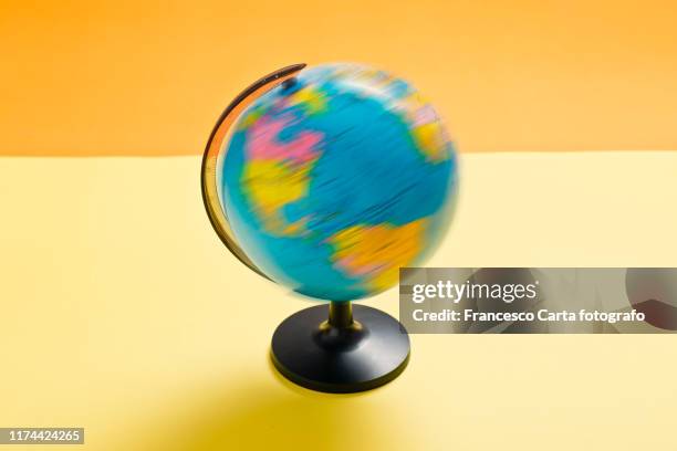 world globe spinning - bordsjordglob bildbanksfoton och bilder