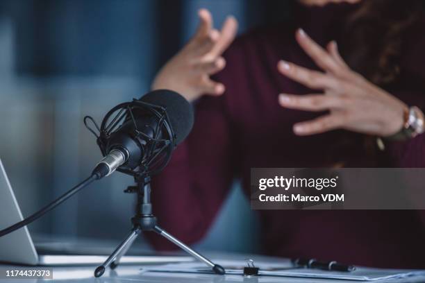i cannot stress this point enough for you all - difusão de televisão imagens e fotografias de stock