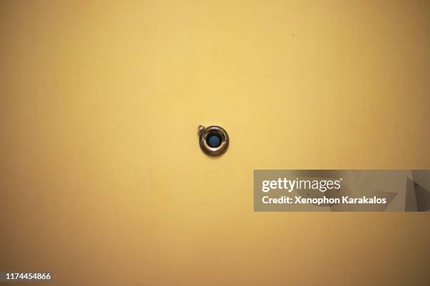 peephole - peephole stock-fotos und bilder