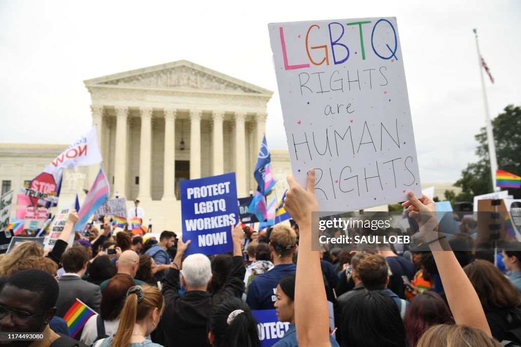 Demonstrators in favour of LGBT rights rally outside the US Supreme ...