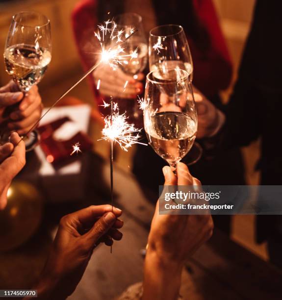 italiaans nieuwjaar feest - new year 2020 stockfoto's en -beelden