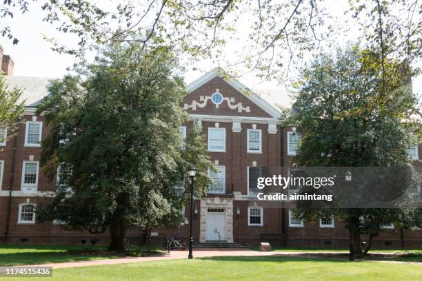 campus view of the university of delaware - newark stock pictures, royalty-free photos & images