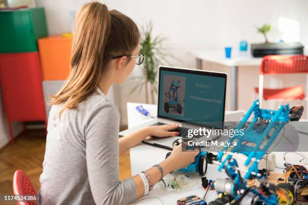 Computer Assembly Girl Girl Building Computer Photos and Premium High Res Pictures - Getty Images