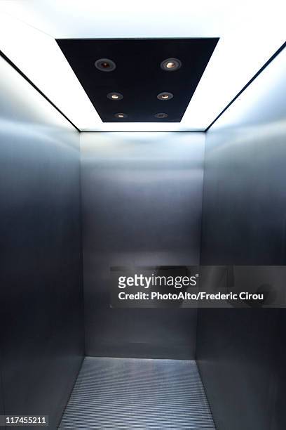 elevator - ascenseur interieur photos et images de collection