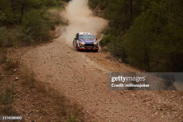 rennen der autos, yaraws in mua, türkei - rally stock-fotos und bilder