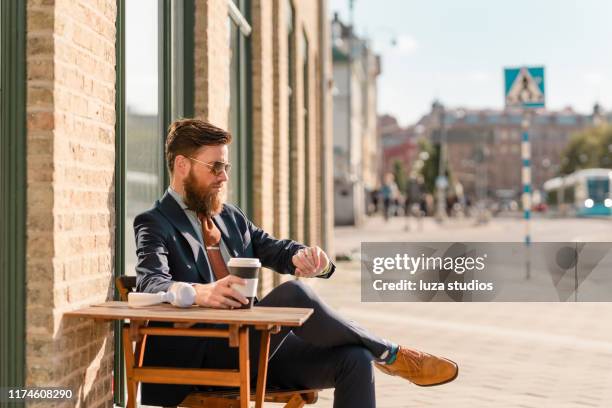 svensk affärsman tar en fikapaus i staden - göteborg stad bildbanksfoton och bilder