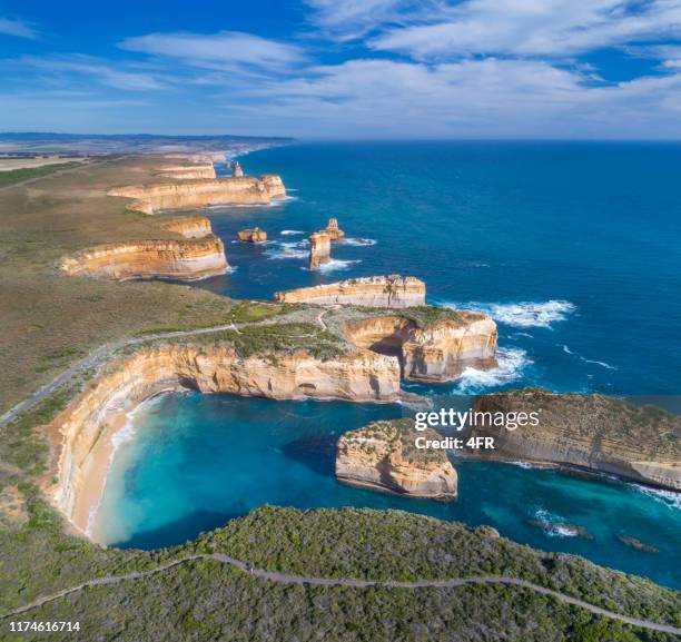 loch ard gorge, island arch and razorback, great ocean road, twelve apostels, australia - great ocean road stock pictures, royalty-free photos & images
