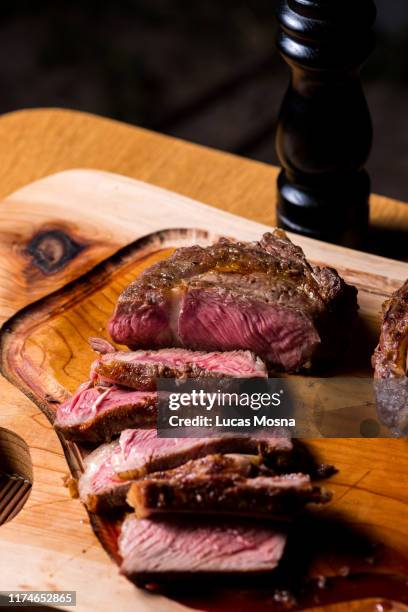 slices of ribeye - argentina steak fotografías e imágenes de stock