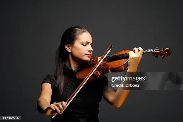 violinist - symphony orchestra stockfoto's en -beelden