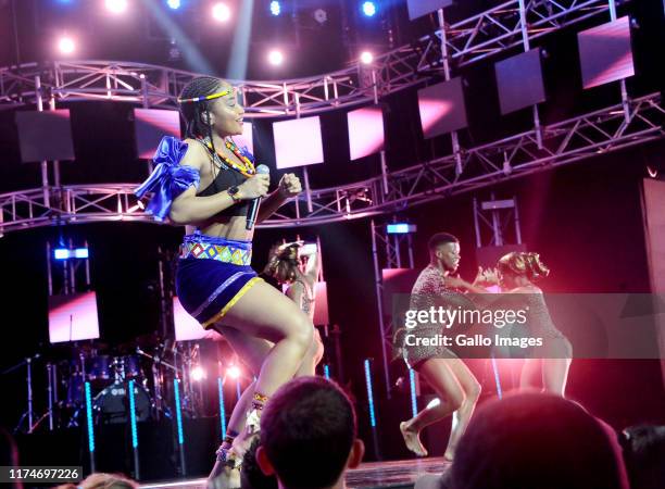 Simmy Sa Singer 71 Simmy Stock Photos, High-Res Pictures, and Images - Getty Images