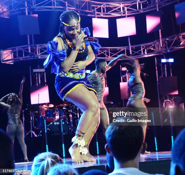 Simmie Rsa Singer Simmy Photos and Premium High Res Pictures - Getty Images