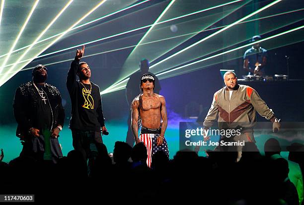 2011 Debut Rappers 36 Drake Dj Khaled Stock Photos, High-Res Pictures, and Images - Getty ...