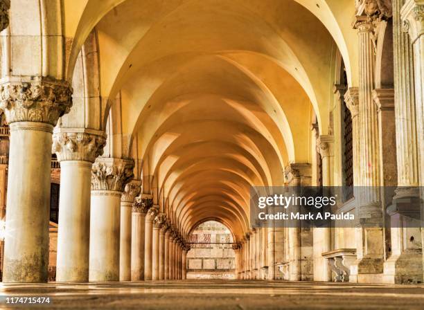 doges palace grand arches in venice - doge's palace venice stock pictures, royalty-free photos & images