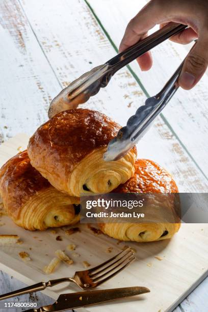 pain au chocolate pastry - pain au chocolat stock pictures, royalty-free photos & images