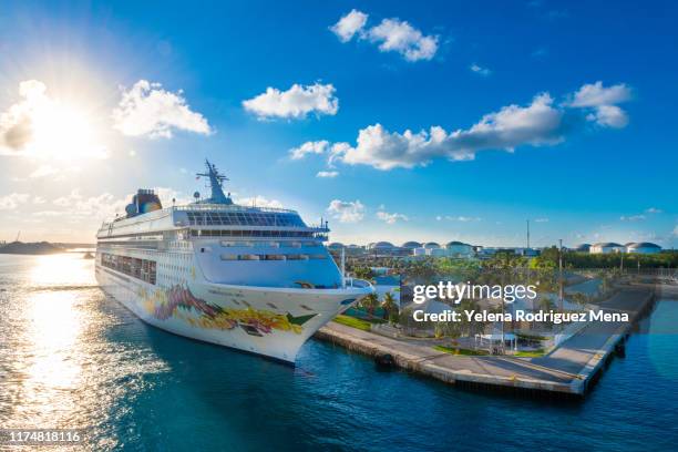 sunrise in freeport city, grand bahama, bahamas - freeport bahamas stock pictures, royalty-free photos & images