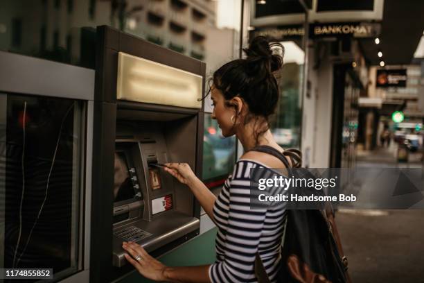 bancomat - sportello bancomat foto e immagini stock