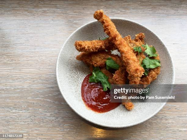 asian fried chicken tenders with dipping sauce - fried chicken plate stock pictures, royalty-free photos & images