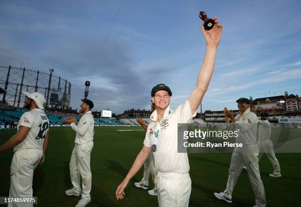 Steve Smith of Australia celebrate with the Urn after Australian drew the series to retain the Ashes during day four of the 5th Specsavers Ashes Test...