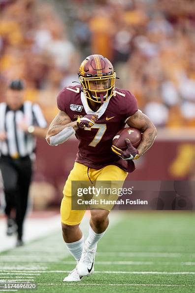 Autman Chris Autman-Bell of the Minnesota Gophers carries the ball against ...