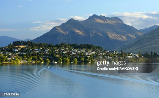 queenstown, neuseeland - queenstown stock-fotos und bilder