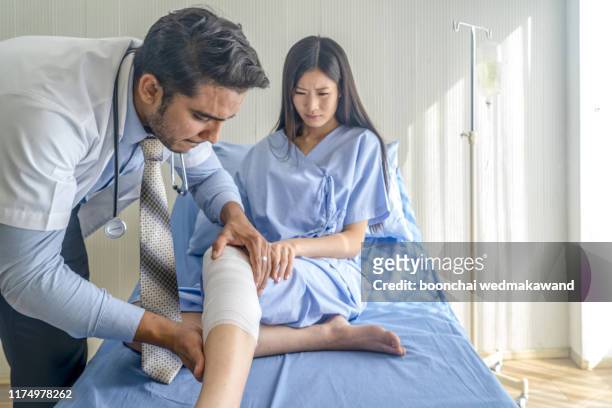 female patients with ankle injuries. - hand laceration - fotografias e filmes do acervo