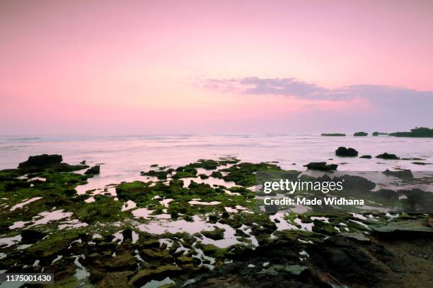 long exposure beach rocks at sunset - made widhana - fotografias e filmes do acervo