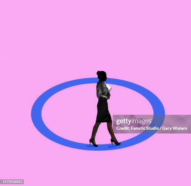 ilustrações de stock, clip art, desenhos animados e ícones de concept image of a business woman walking around in circles depicting frustration for women in the workplace - andar às voltas