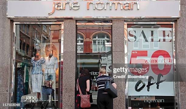 Normal Store Chain 1,600 Jason Norman Stock Photos, High-Res Pictures, and Images - Getty ...