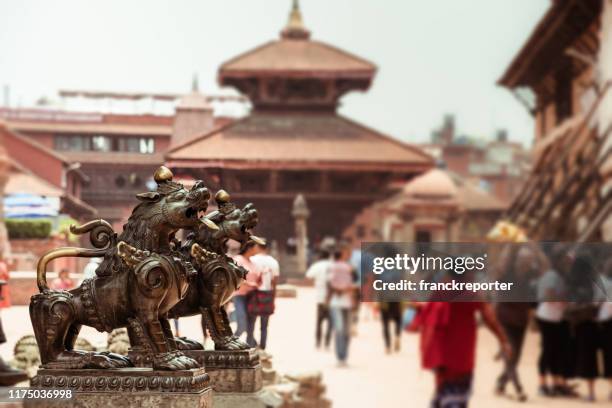 patan urban szene in kathmandu - kathmandu tal stock-fotos und bilder