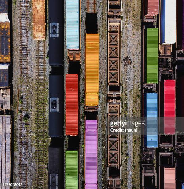 veduta aerea del cantiere ferroviario - vagone foto e immagini stock