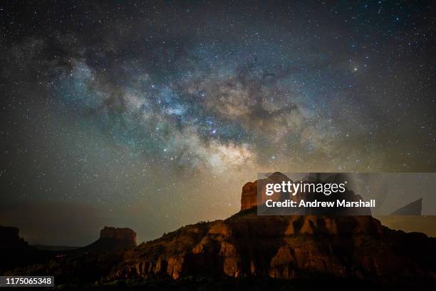 cathedral rock dreaming - sedona stockfoto's en -beelden