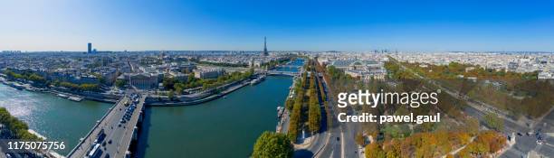 vue aérienne de paris avec la seine - grand palais photos et images de collection