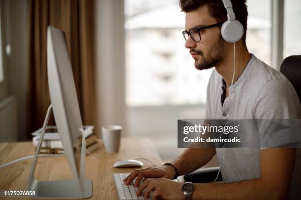 Watching On Computer 1,203 Watching Video Training On Computer Stock Photos, High-Res ...