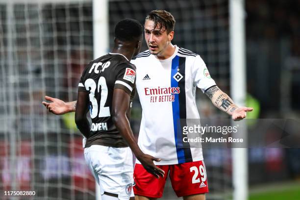 Adrian Fein of Hamburger SV argues with Christian Conteh of FC St. Pauli during the Second Bundesliga match between FC St. Pauli and Hamburger SV at...