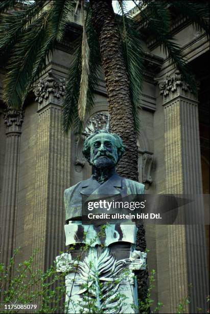 17 Memorials To Giuseppe Verdi Stock Photos, HighRes Pictures, and